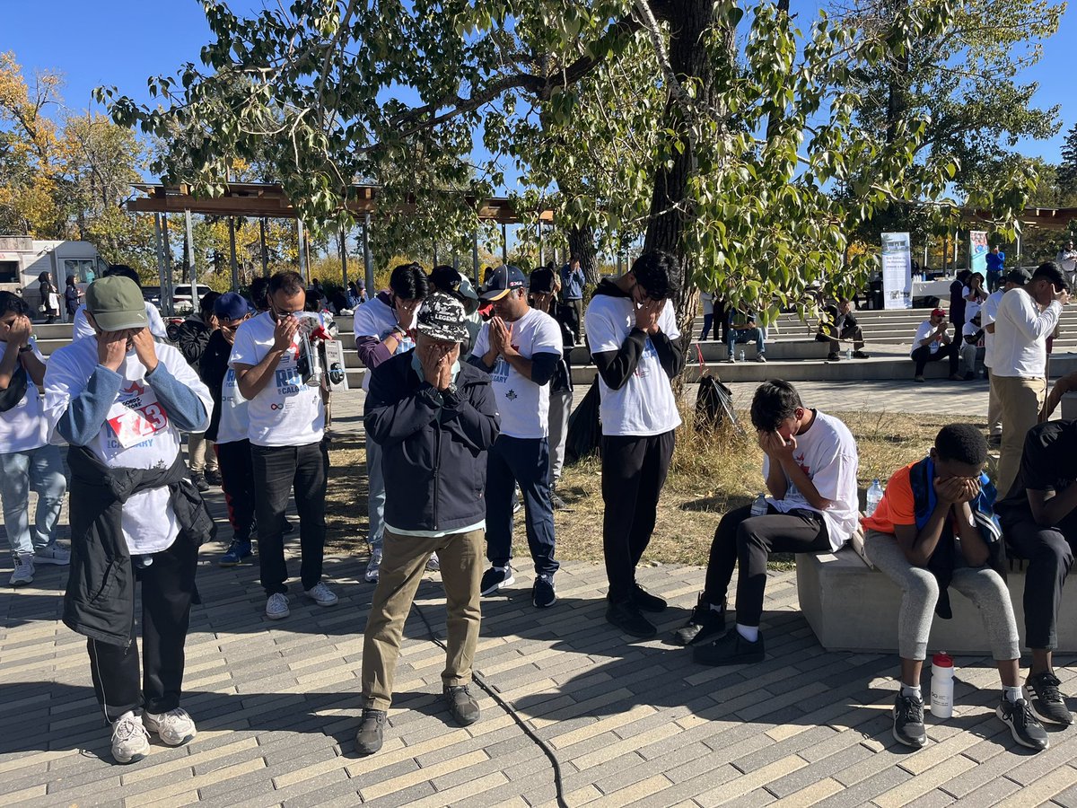 RunForCGY's tweet photo. As is accustomed with all of the events with the Ahmadiyya Muslim Community we concluded and celebrated the success of this years Run for Calgary with a silent prayer
#runforcalgary #mercy4mankind https://t.co/ZBIfSzlW1N