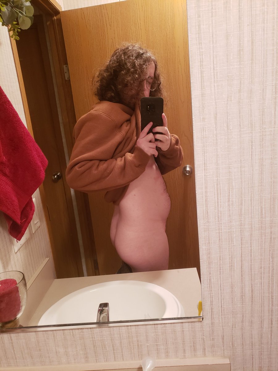 Slut__Tube's tweet photo. Took lewds yesterday while I was house sitting 😏 https://t.co/v1uIzHgsRK