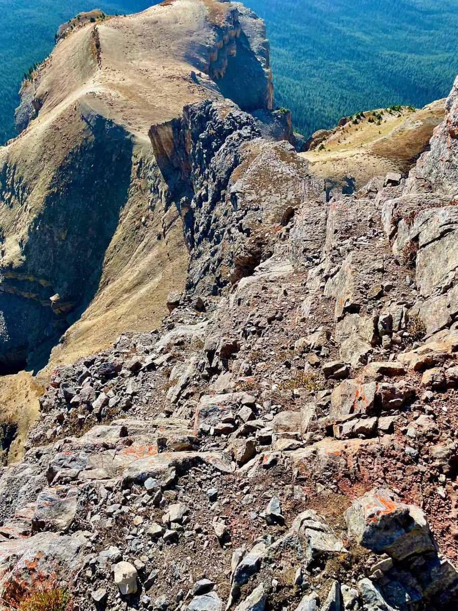danacandersen's tweet photo. Castle mountain, Banff. 13 pitches of fun climbing and some awesome views. https://t.co/cdNZ1ZYRGD