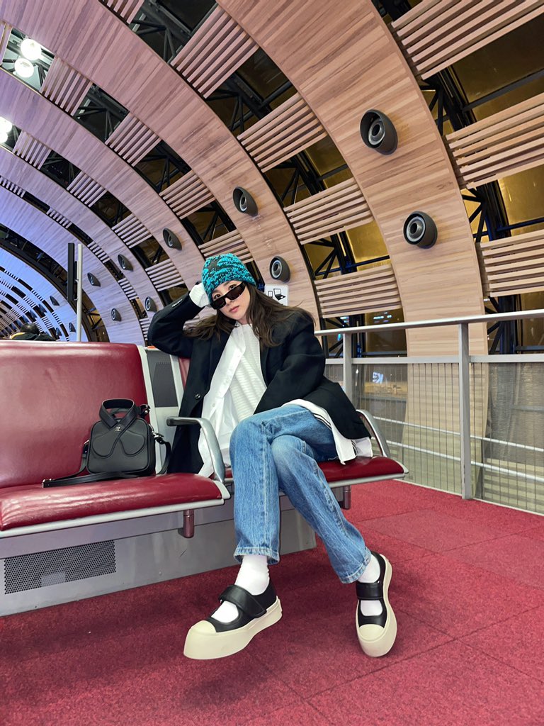 krungy21's tweet photo. Good bye 😭👋🏻🇫🇷 Paris 🔜 Seoul https://t.co/hFJtSmQCKu