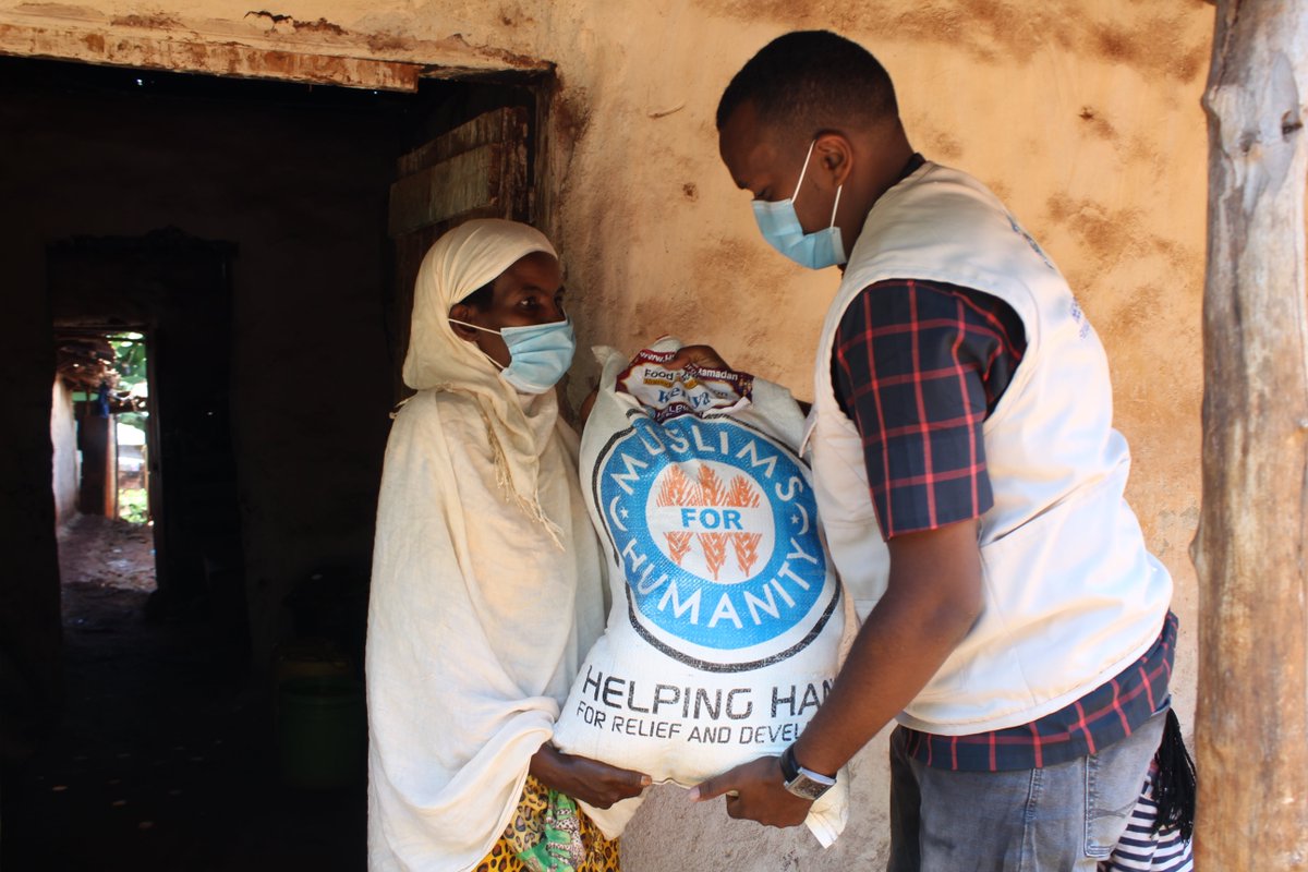 HelpingHandUSA's tweet photo. Happy Sunday!
We want to thank our Helping Hand USA staff, who work around the clock to ensure our beneficiaries are taken care of.
#ThankYou, for putting them first and for #lendingahelpinghand! https://t.co/jlL95elPgZ