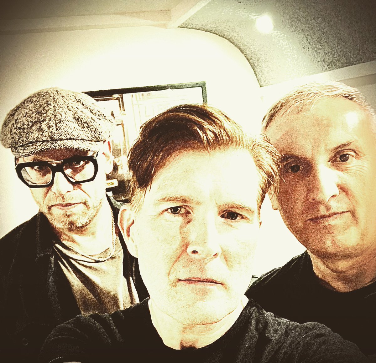 A beautiful ( mechanica) session with the new look band. Live drums and keys to come. 4 tracks sounding gorgeous, 3 more to add and we’ll hit the stage. It all starts here!