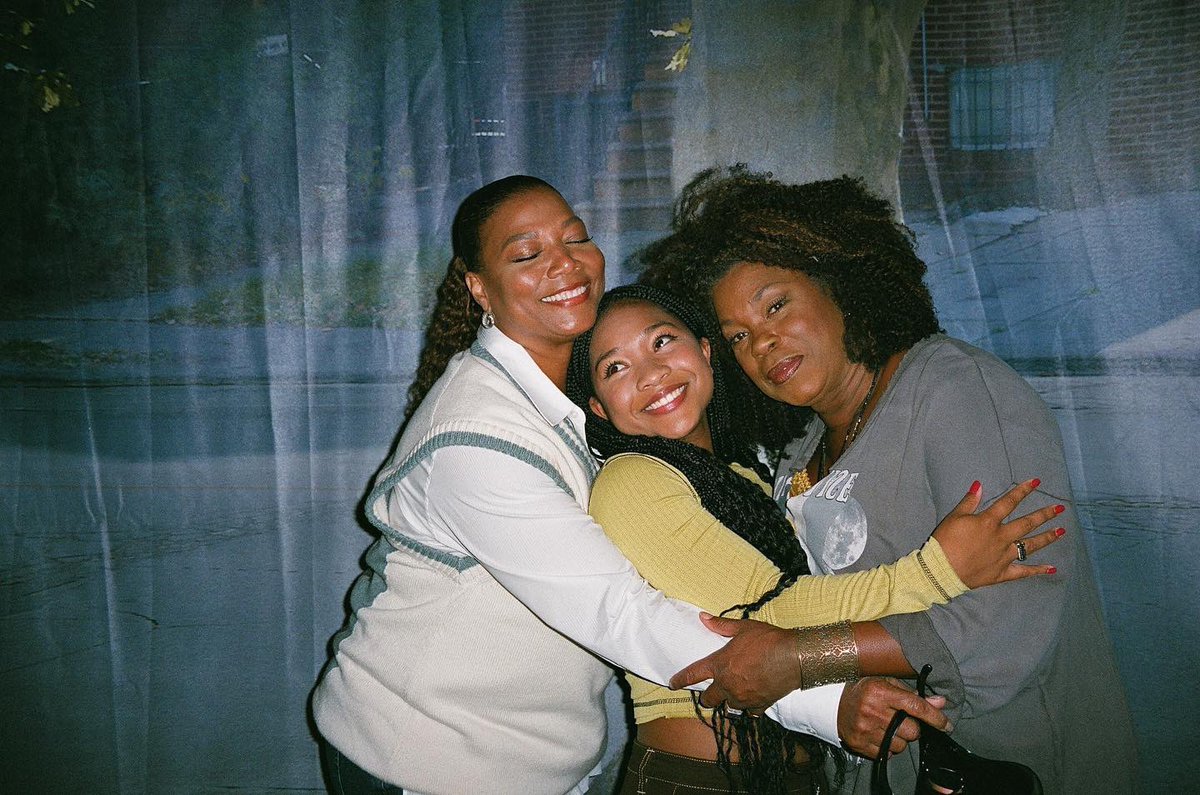 layahayes's tweet photo. TONIGHT IS THE NIGHT! 
@theequalizercbs 8:30pm!!
my favorite ladies💐🥂💐🥂 https://t.co/56Q9vPadEy