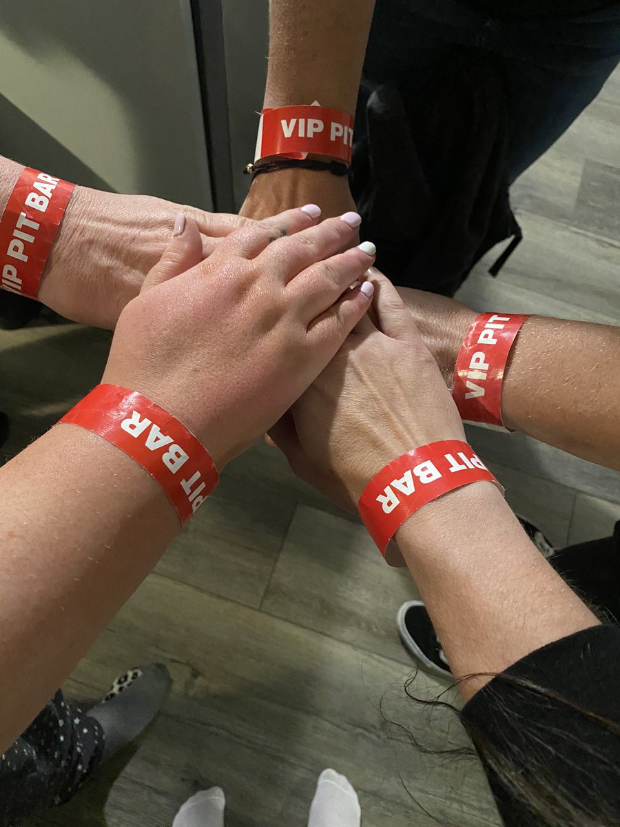 Qbdoobedoo's tweet photo. Iykyk #postmalone #postmalonetour2022 #detroit #pit #viPERV https://t.co/Tv9meKKDLU