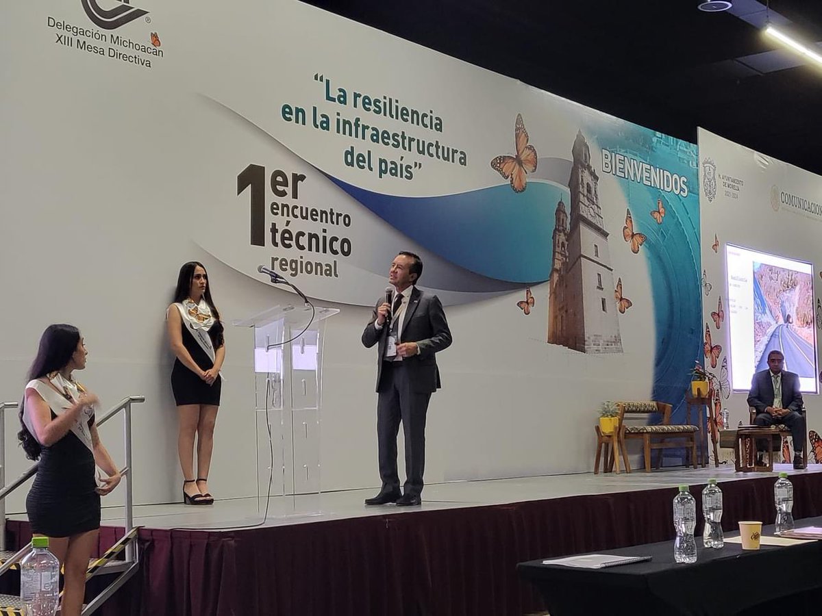 SalvaFdezAyala's tweet photo. Excelente 1er Encuentro Técnico organizado por @AmivtacMich del que destaco una de mis reflexiónes : “La Resiliencia es el camino y nosotros somos el km 0+000 donde parte nuestra capacidad de adaptarnos y enfrentar las adversidades propias y del camino”. 👷‍♂️ https://t.co/acpaJd84DA