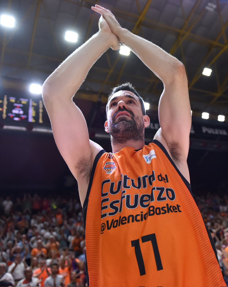 AlvaroVCF__'s tweet photo. Uno di noi capitán. #SempreRafa #17 🧡 https://t.co/2pOidlXMZS