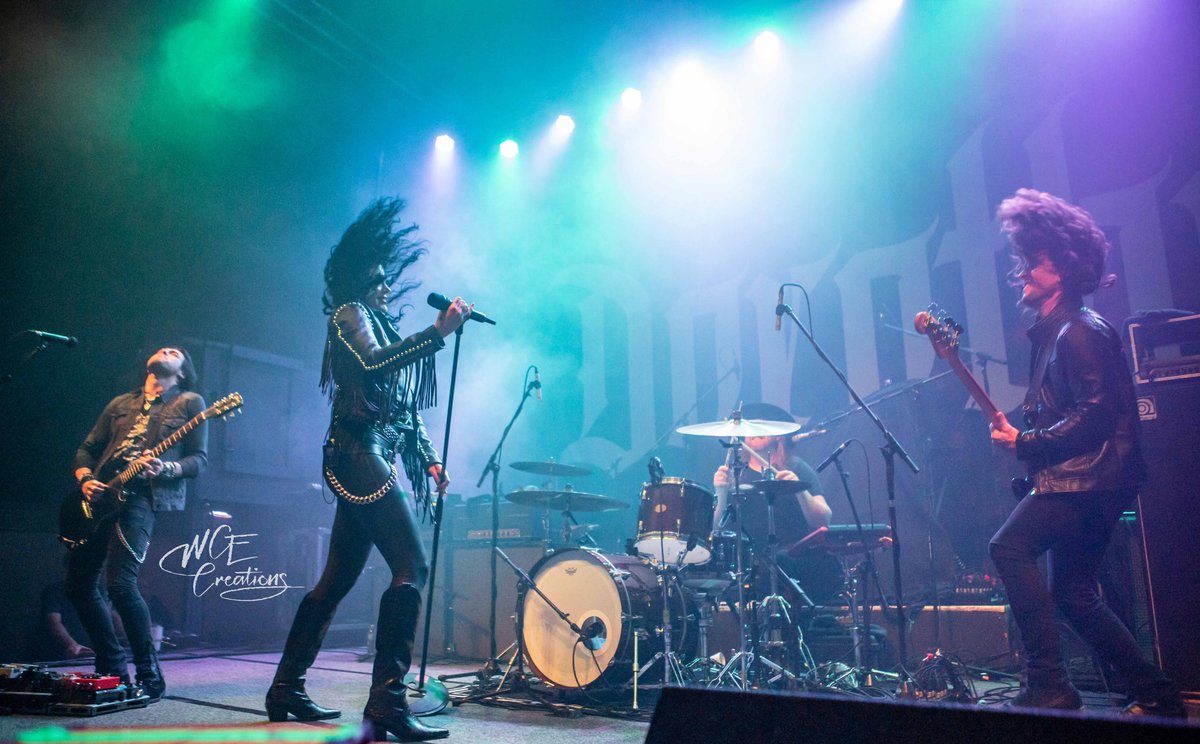 AlexDaleWCE's tweet photo. Some synchronized hair action here with @itsdorothysucka and Mike at the @apollotheatreac
#dorothy #dorothyband #syncronized #hairshot #groupshot #myphoto #wcecreations #wordscantexplain #concertphotography #livemusic #rocknroll #gigphotography @SamBamKoltun https://t.co/heT8vk4yIH