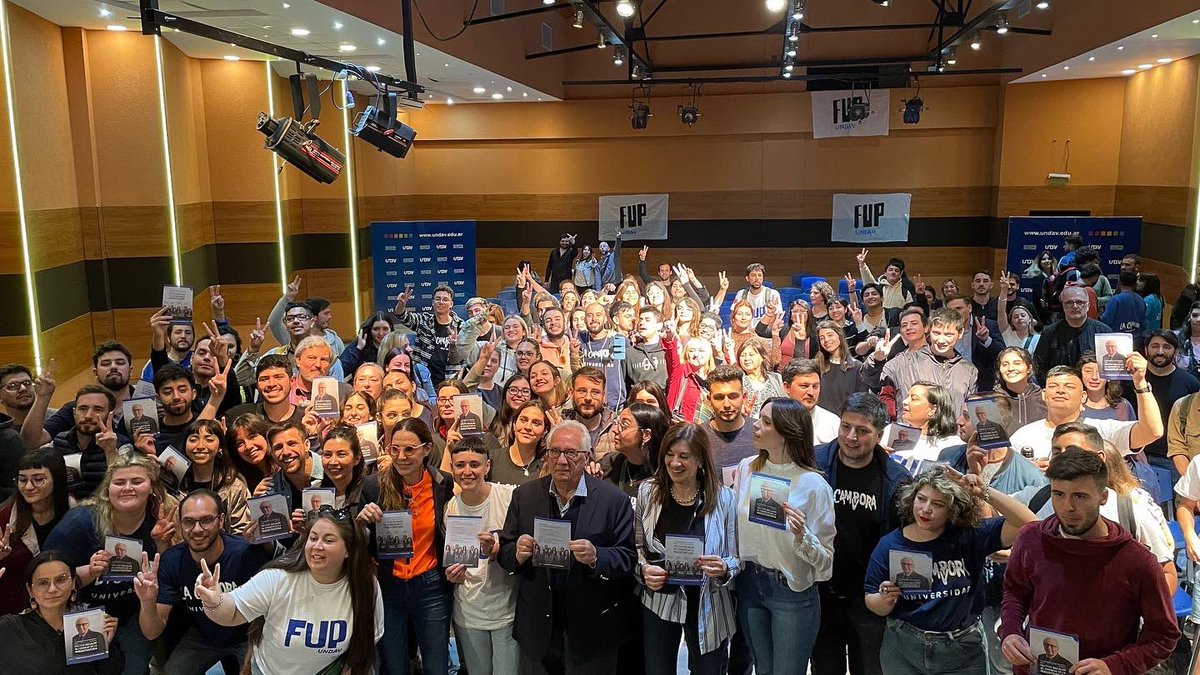 DerechoFederal's tweet photo. III Encuentro Federal de Derecho ⚖️✌️
📍 Edición Avellaneda
Nos volvimos a encontrar ayer, en la Universidad Nacional de Avellaneda para discutirlo todo y transformar el derecho. https://t.co/CUgDS9GHzD