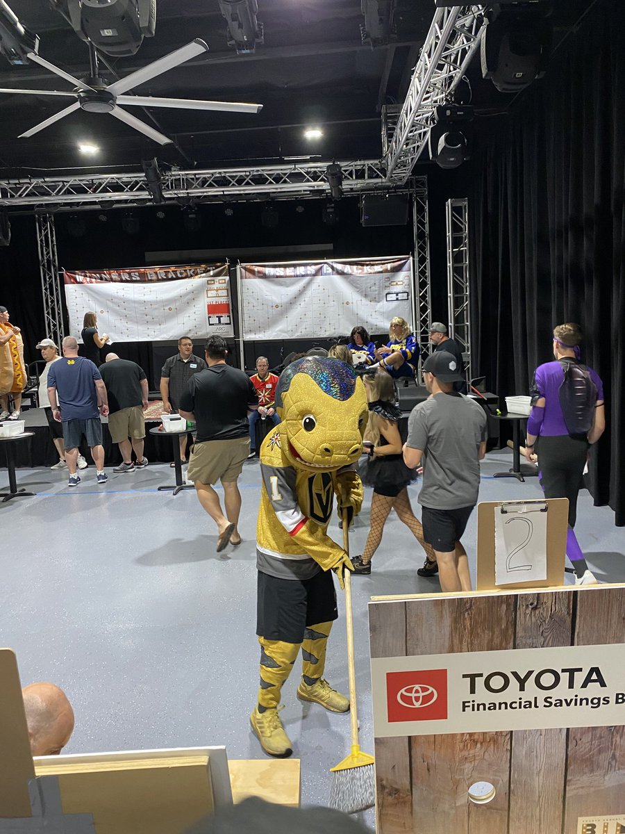 SinBinVegas's tweet photo. Shout-out to the 🐐 for not only showing up to #BinBall but being part of the ball collection crew. https://t.co/gYRwUIH4cn