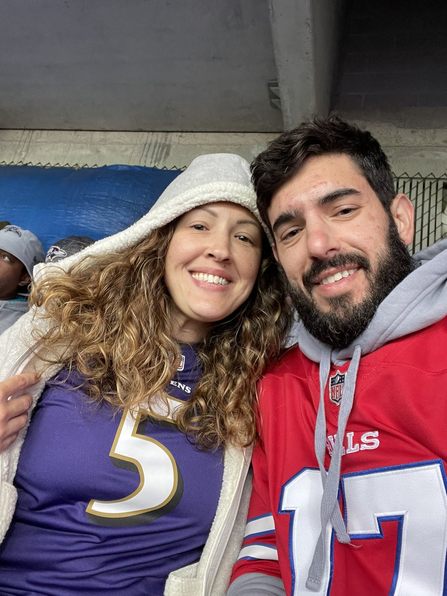 jesse_eric's tweet image. #andfootball  in Baltimore stealing the pretty girls