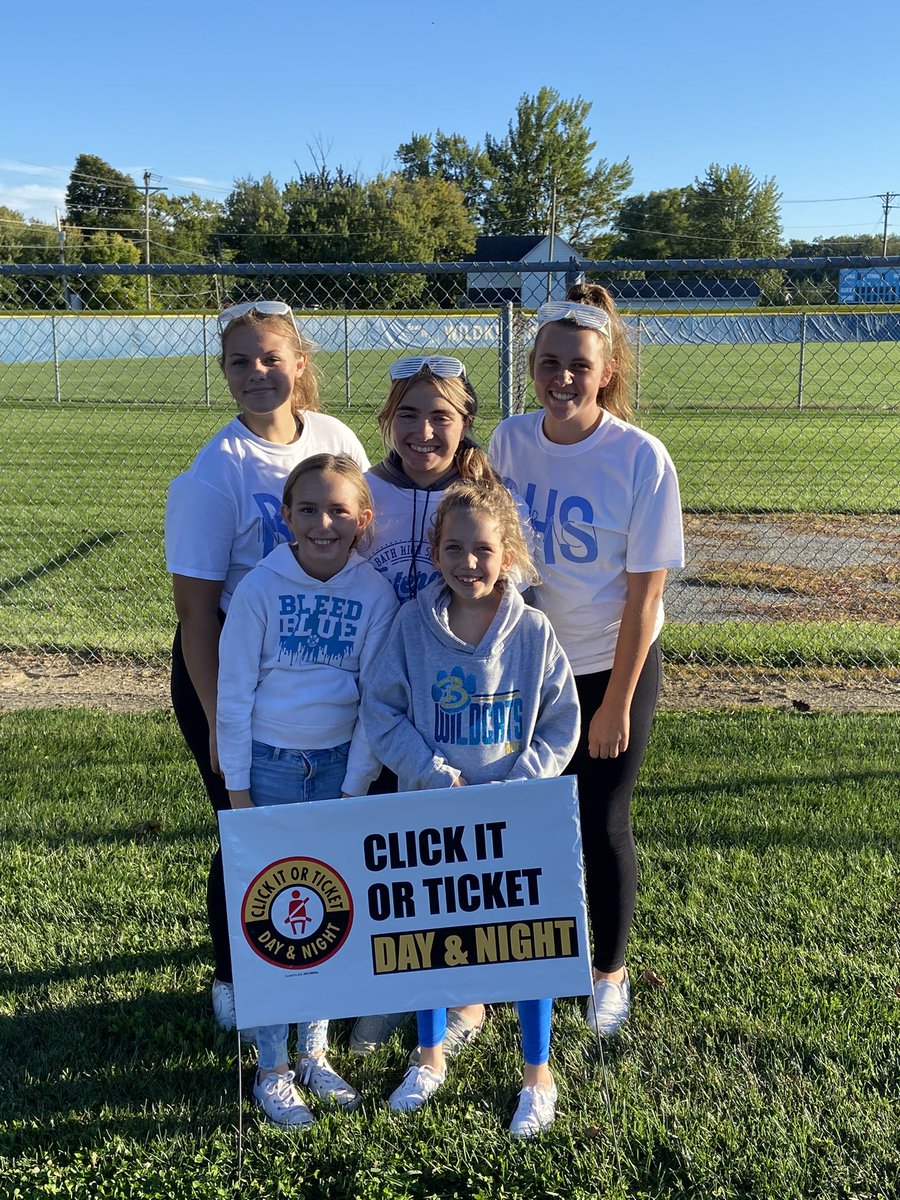 Bath_Interact's tweet photo. Our club had fun spreading the message about safe driving for homecoming weekend. https://t.co/xDXdkzuSlG
