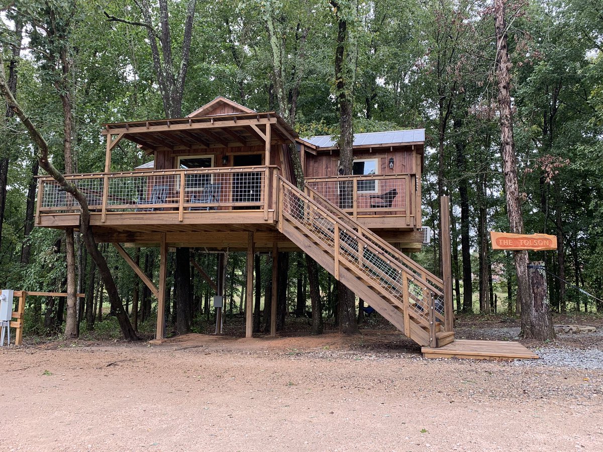 murilloSES's tweet photo. A great weekend with good friends who humored me with my crazy plans.  Oktoberfest fun, a treehouse, and a paranormal investigation where we got to hold the EMF readers!!  Many laughs and great memories I will cherish. https://t.co/GdFa6Ivsv1
