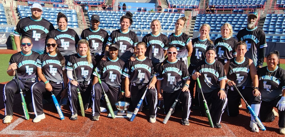 USSSASlowpitch's tweet photo. Womens Major World Series 
4th place 
LAFAMIGLIA/FAT ANGELO'S/WORTH
#PlayUSSSA #CUSSSA https://t.co/Ct7fE0wk0D