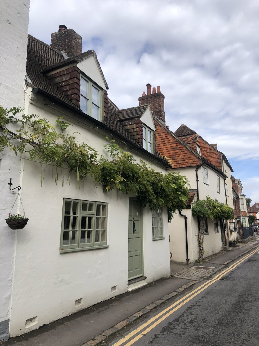 taylorhannah77's tweet photo. Marlborough is such a beautiful market town - the perfect place for a lit fest! Sadly the festival weekend is over now for this year, but @PamAyres will be along on 28/10! Thanks again for having me @MarlbLitFest and see you next year! 👋📚♥️ #MLF22 https://t.co/JJprrwCQHI