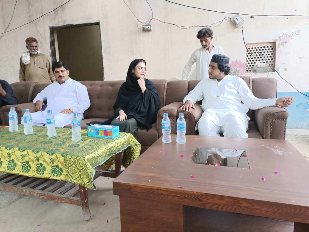 ChMuzamilGujjar's tweet photo. چراغ بن کے جل وقت کے اندھیرے میں
بھیک کے اُجالوں سے روشنی نہیں ہوتی
فخر تندلیانوالہ محترمہ عائشہ رجب بلوچ صاحبہ ایم این اے اپنے حلقہ ماموں کانجن چک 514 504 515 کا دورہ کیا اور عوام سے ملاقات کی۔
@AyeshaRajabAli1 @Roshaan_Rajab_ #NA_97 #ayesharajabbaloch #AyeshaRajabBaloch https://t.co/KgDVLkTYGk