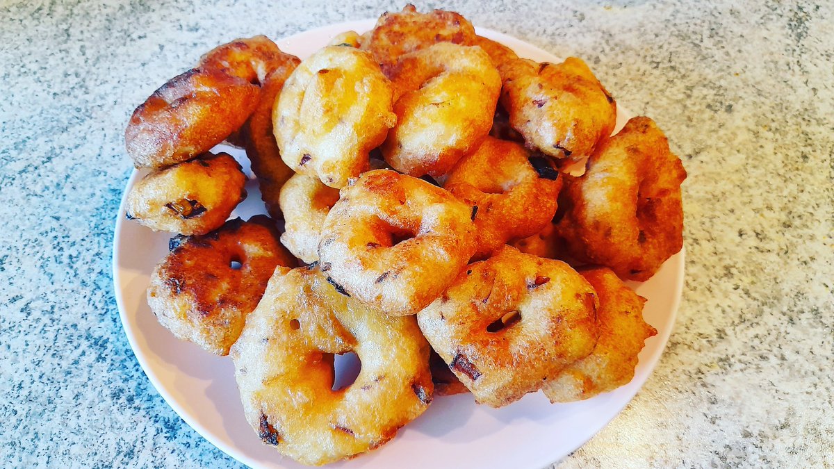 Medu Vada...
Recipe:    youtu.be/-eyTHRiqo0k

#food #RecipeOfTheDay #foodphotography #foodie