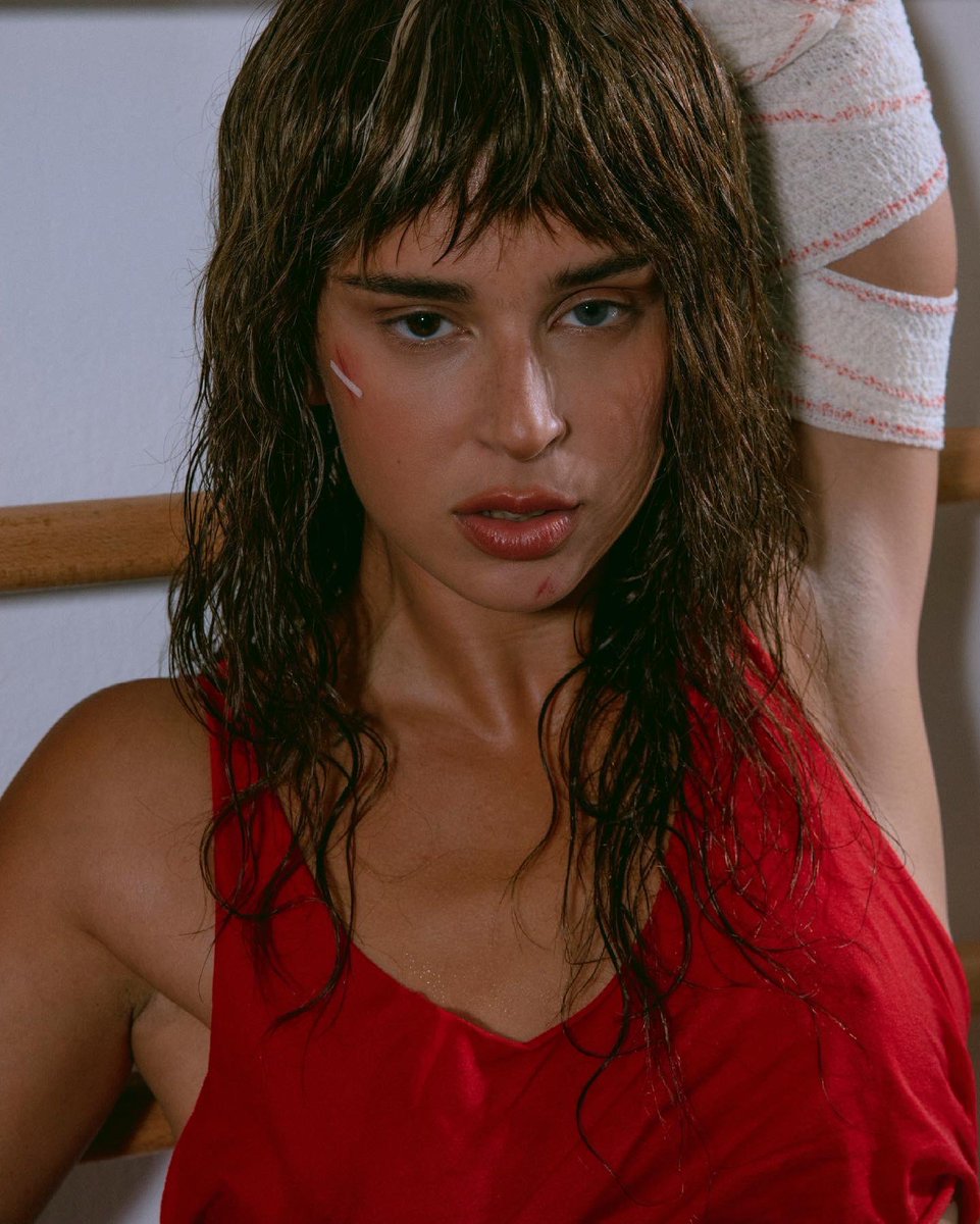 sergioopina_'s tweet photo. El tratamiento vocal de ‘Arrorró’, por otro lado, hace de su orgánica edificación un interludio indispensable. Asimismo, el debut de Nathy culmina con una flamante contraposición de tango y hip hop, ‘Agarrate’, que concluye su secuencia con una ratificación de su fusión nuclear. https://t.co/KAK5vIJTWz