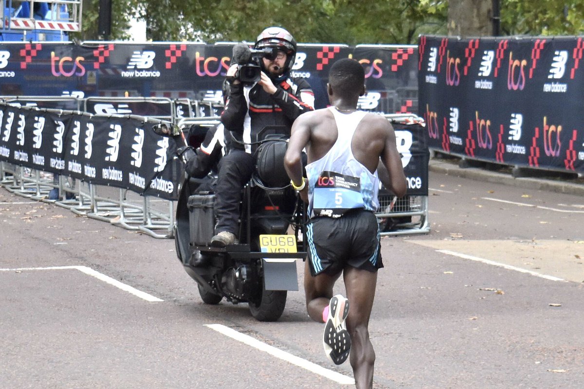 stevechalles's tweet photo. 3. London Marathon 2022 - @MediaMotos with @BroadcastRF links in action around the course working with @EMGLiveUK for @BBCSport
#outsidebroadcast #LondonMarathon #MediaMotos #BroadcastRF #EMGLiveUK #BBCSport https://t.co/GLa1G05HRo