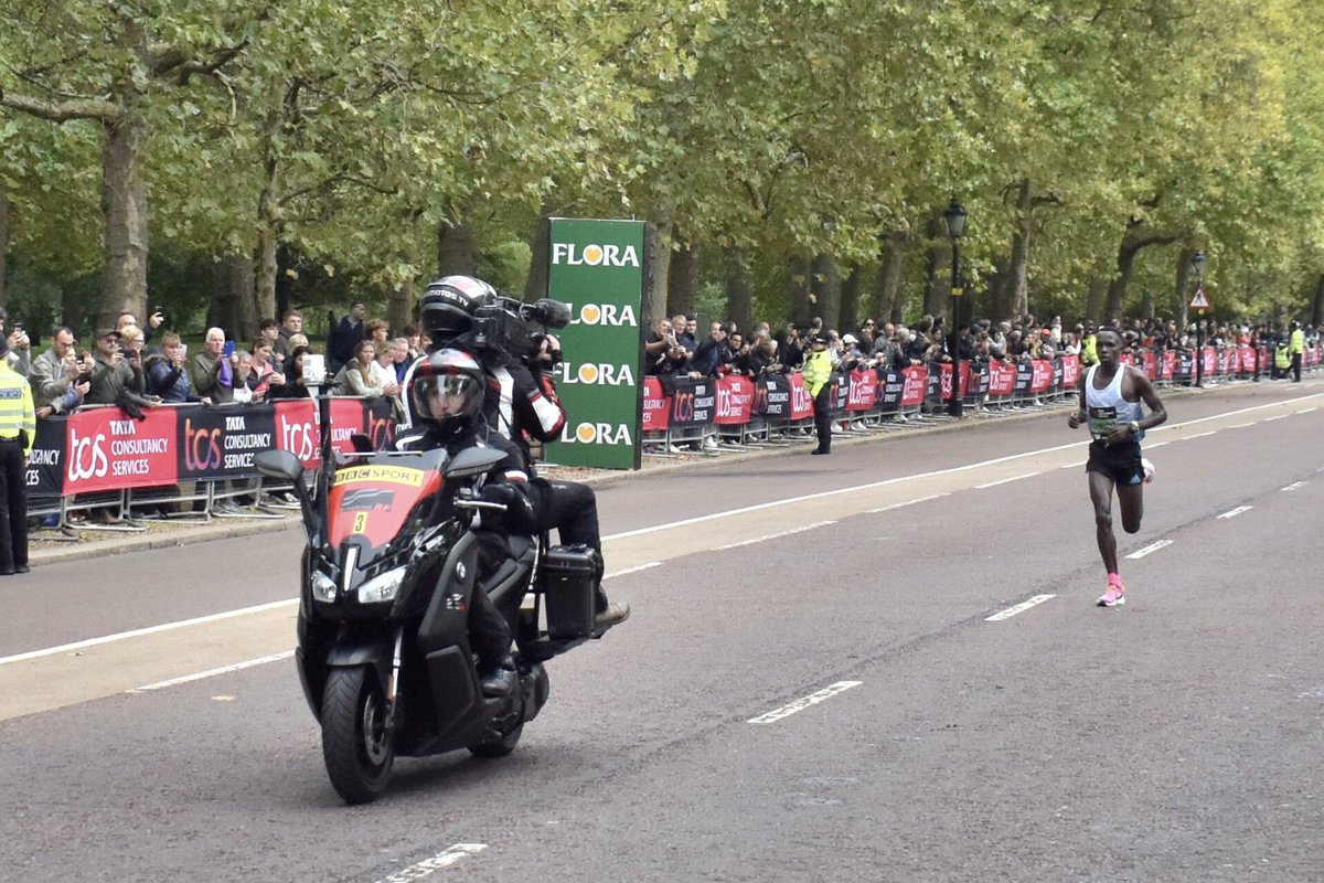stevechalles's tweet photo. 3. London Marathon 2022 - @MediaMotos with @BroadcastRF links in action around the course working with @EMGLiveUK for @BBCSport
#outsidebroadcast #LondonMarathon #MediaMotos #BroadcastRF #EMGLiveUK #BBCSport https://t.co/GLa1G05HRo