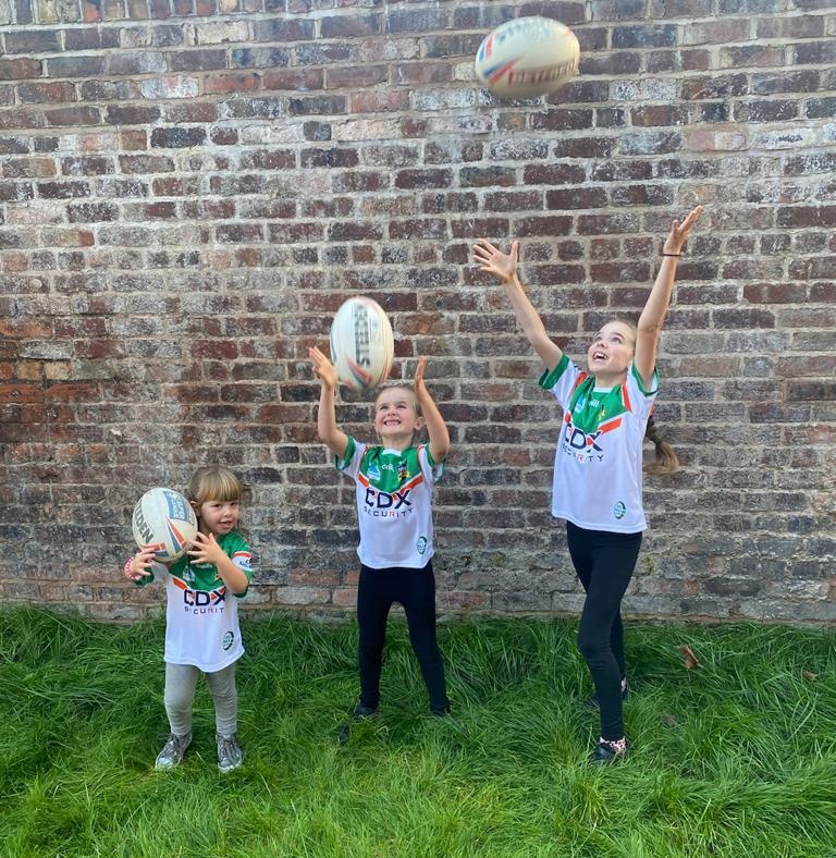 ☘️ SUPPORT ☘️ 🏆 2 weeks until @Irelandrl kick off their @RLWC2021 campaign. 🙌🏼 Me & the girls will be cheering on @Irelandrl whilst wearing my 🇮🇪 themed testimonial shirt. Order yours below & help support RL youth development in Ireland. …e-mccarthy-testimonial.sumupstore.com