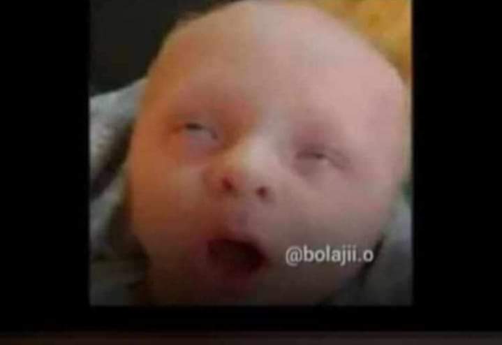 Before you come to ask me out, this is how I sleep o. No be when u go wake up for night, dey think sey I don DIE, I no die o, na sleep I dey sleep.
🚶‍♀️🚶‍♀️