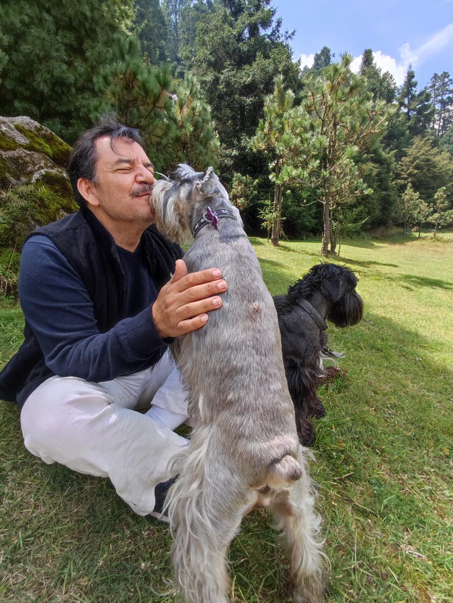 Feliz domingo con <a href="/hombrebreve/">ALBERTO GALLARDO</a> y <a href="/magolozano26/">Margarita Lozano</a> bamba y Lothar a quienes amo.