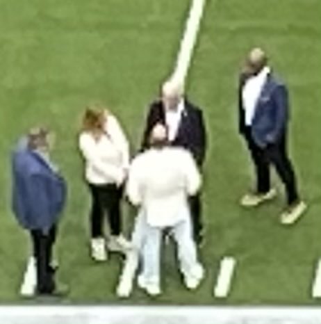 Mike Klis on Twitter: "Broncos owners Rob Walton, Carrie Walton-Penner