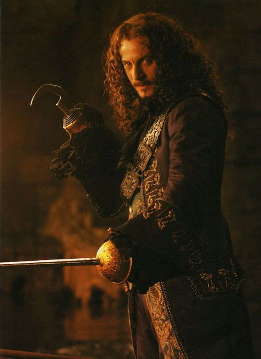 thepurpah's tweet photo. Character Crushes From Childhood That Were Early Signs Of My Bisexuality #38473593725:

Jason Isaacs "Captain Hook" from the 2004 "Peter Pan"

(The man literally has bisexual lighting in the finale) https://t.co/Xsw87L4Bg9