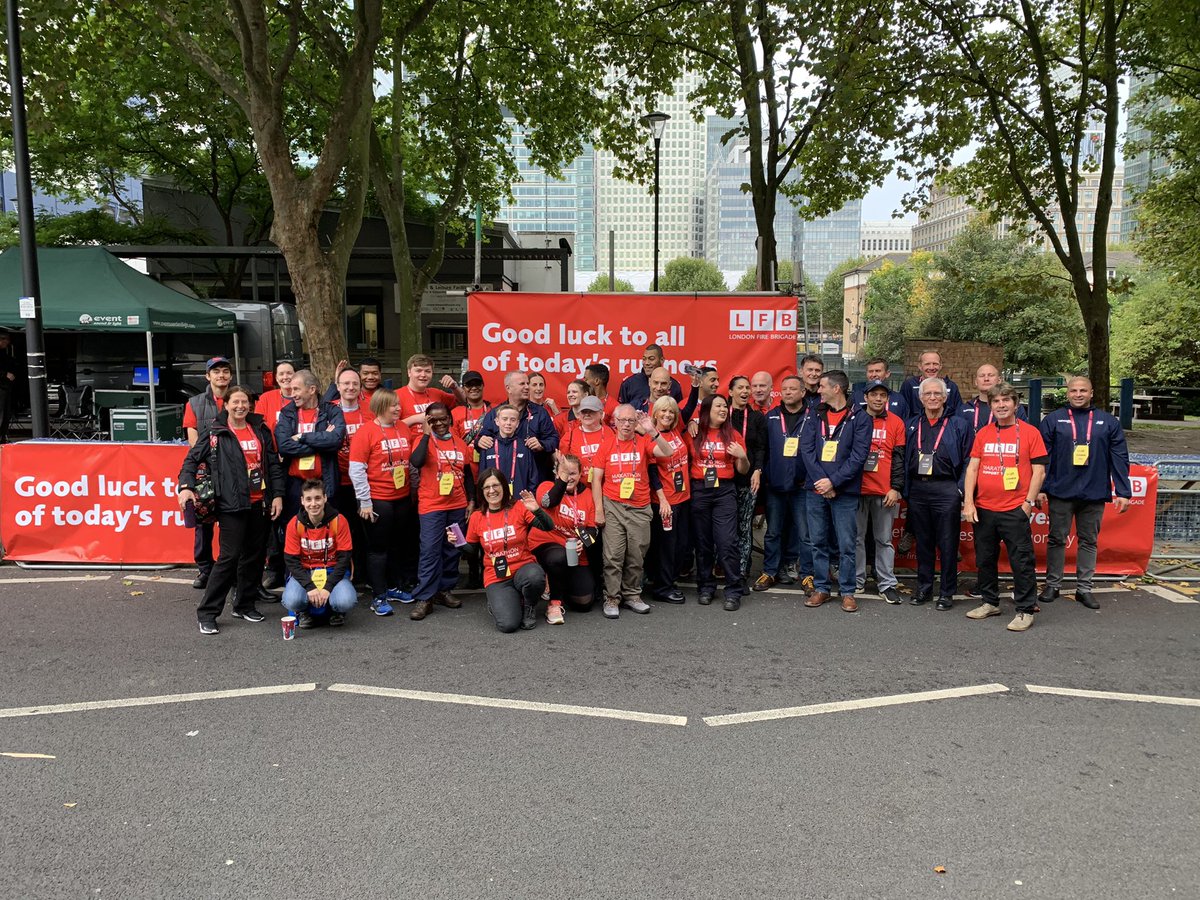 LFBBarkDag's tweet photo. Well done to LFB #TeamMarathon. At mile 20 water station. A great day for runners and volunteers #26Miles #LondonMarathon https://t.co/peqTtoDE0s