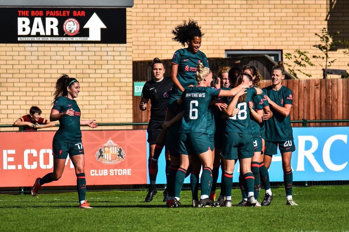RachelFurness10's tweet photo. Bouncing back with a win in green. Traveling fans class as always and even more special having family there supporting. I may be bias but this green kit though! @LiverpoolFCW 😮💨💚 #iloveit #ynwa #backingreen https://t.co/fcsAIGDAhq