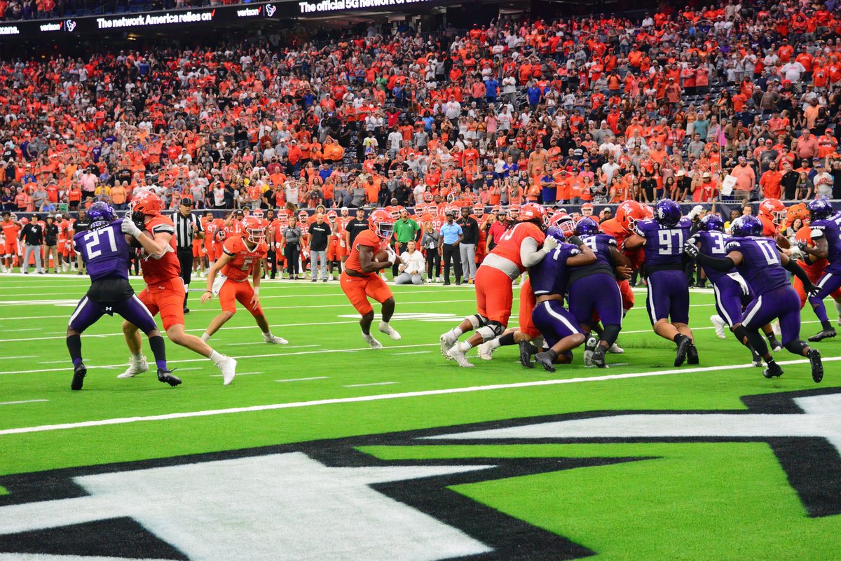 How about a big shoutout to @BearkatsFB O-Line & TE for their blocking on the game deciding play. @BearkatsFB @BearkatSports