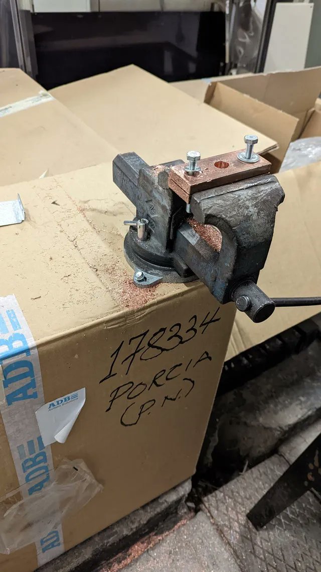CDailyReports's tweet image. Is this #structual cardboard? 😅 

#OSHA #constructionfail #safety #fail #Construction #contractors #builder #constructionworker #constructionmanager #constructionmanagement #generalcontractor #building #constructionDailyReports #CDR #subcontractors