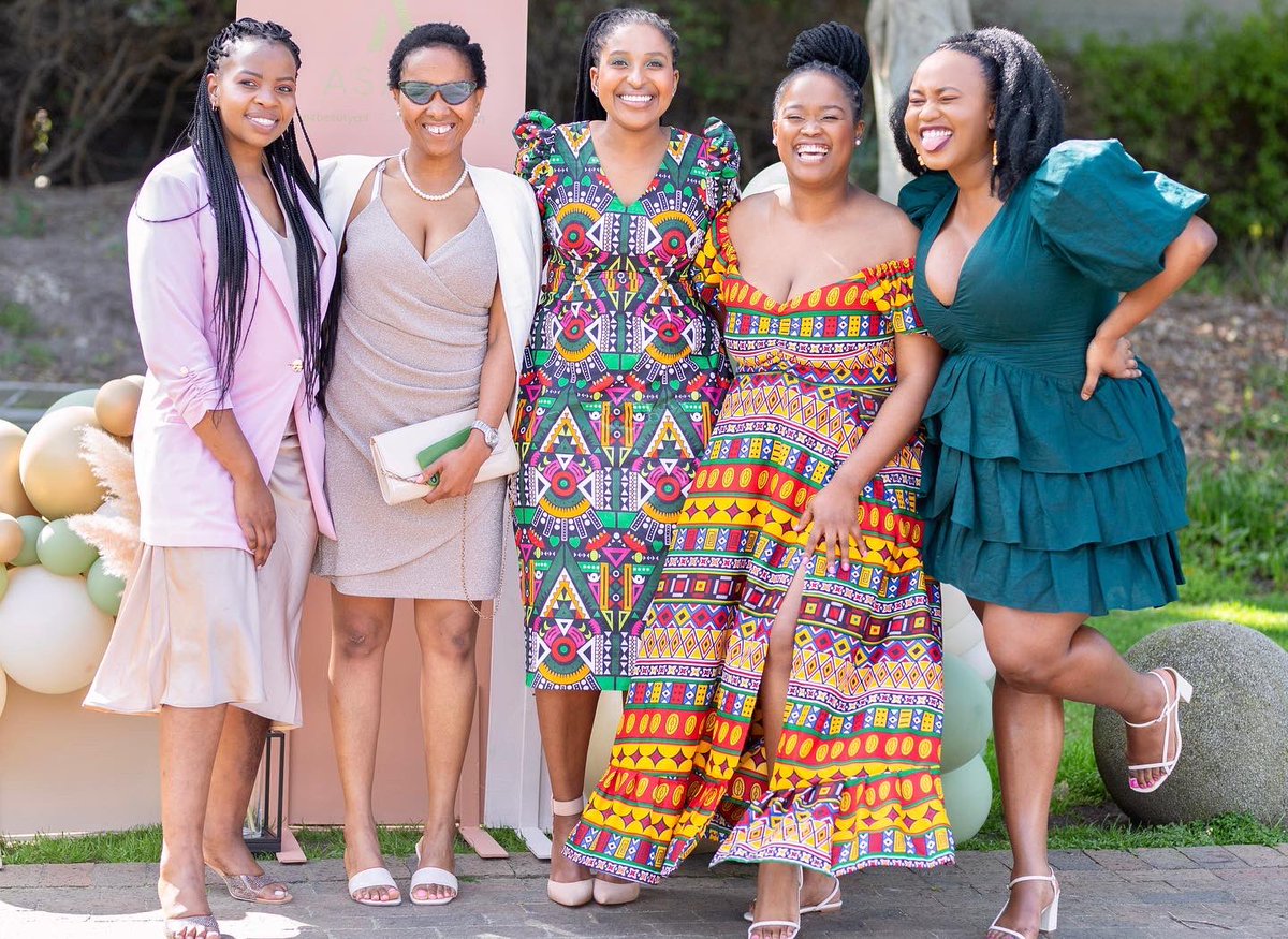 After a year of operating and building a foundation for ASANA, this weekend we hosted the official launch of ASANA Beauty. 

This was a private celebration with the ASANA team, family and some of our valued clients. #ASANALaunch 

📸: <a href="/ClientsLoyiso/">Loyiso Mali</a>  
🎈: <a href="/planned_gifts/">Flowers and Gifts Cape Town</a>