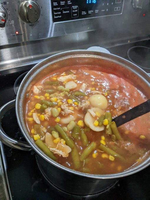 It's starting to smell like fall in the house now. As soon as it gets cold every year I put the pot on