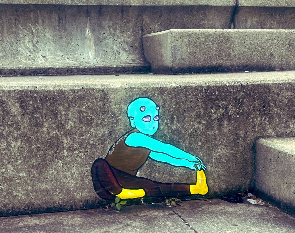 frantheman10's tweet photo. Stretchin in the Chi wit Flyboy’s Cosmic Cuz ? #Chicago #Hebru https://t.co/qtIwnJe0Ig