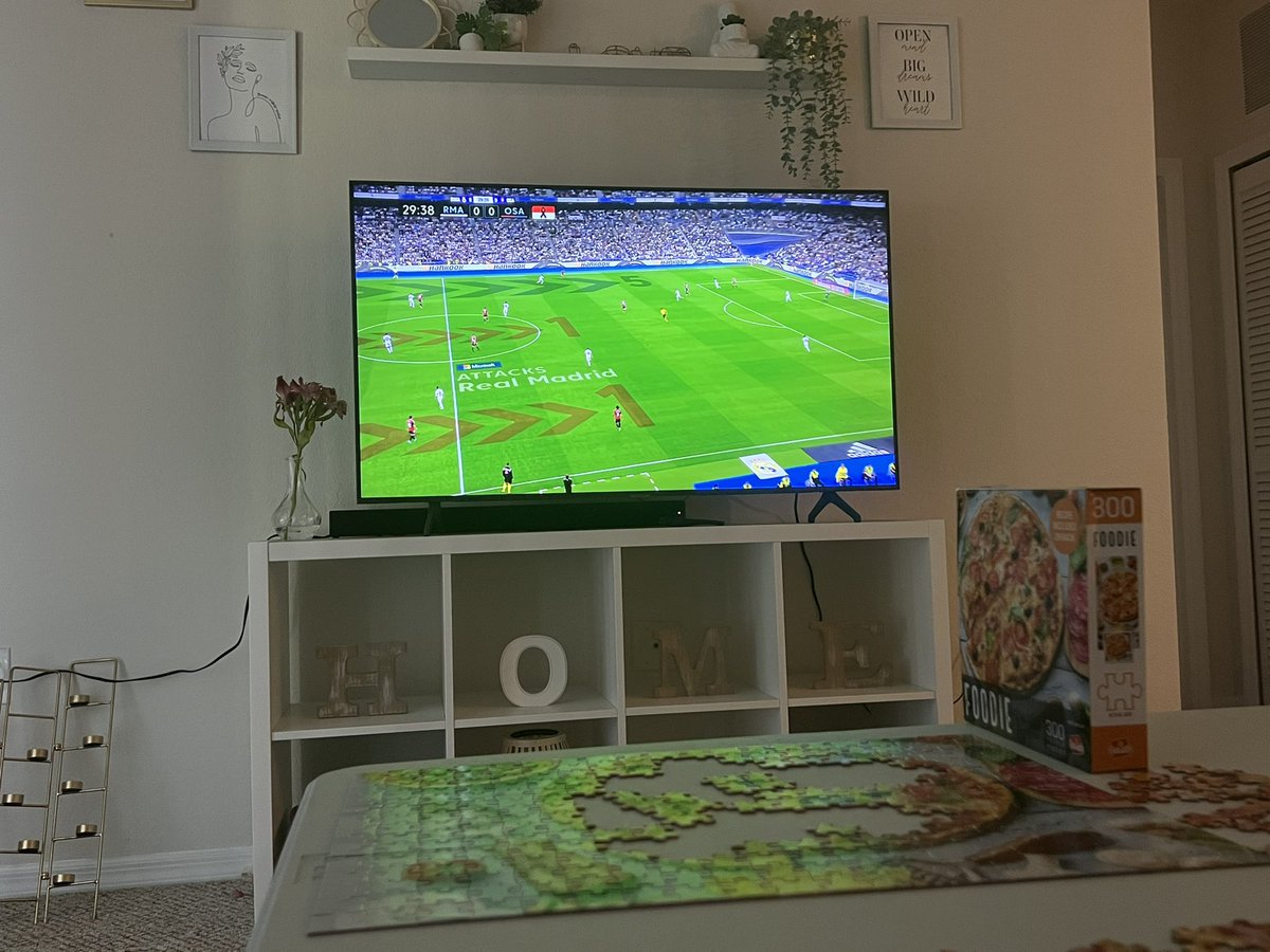 EdgarBoada's tweet photo. #LaLigaxESPN HALA MADRID, aunque mi esposa no me deja ver el juego… Lo veo. https://t.co/VkYSyg2dfu