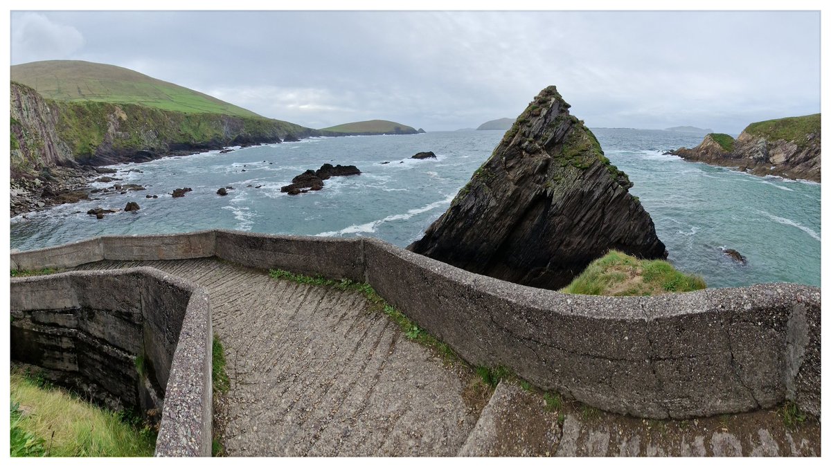 OllyGriffin's tweet photo. Dún Chaoin or Dunquin Pier #SleaHead, #WildAtlanticWay, #Kerry, #Ireland
#SrormHour https://t.co/X8oXA4gNcH