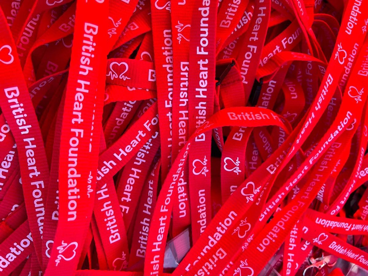 DrTraceyLeghorn's tweet photo. Proud to join SUEZ UK volunteer’s today on our mission to collect #LondonMarathon runner’s discarded clothing for sorting, cleaning and selling through the @TheBHF network of stores. The proceeds will fund groundbreaking research into regenerative ♥️ medicine! #TeamBHF #GoSanjay https://t.co/c8Ku7PncIk