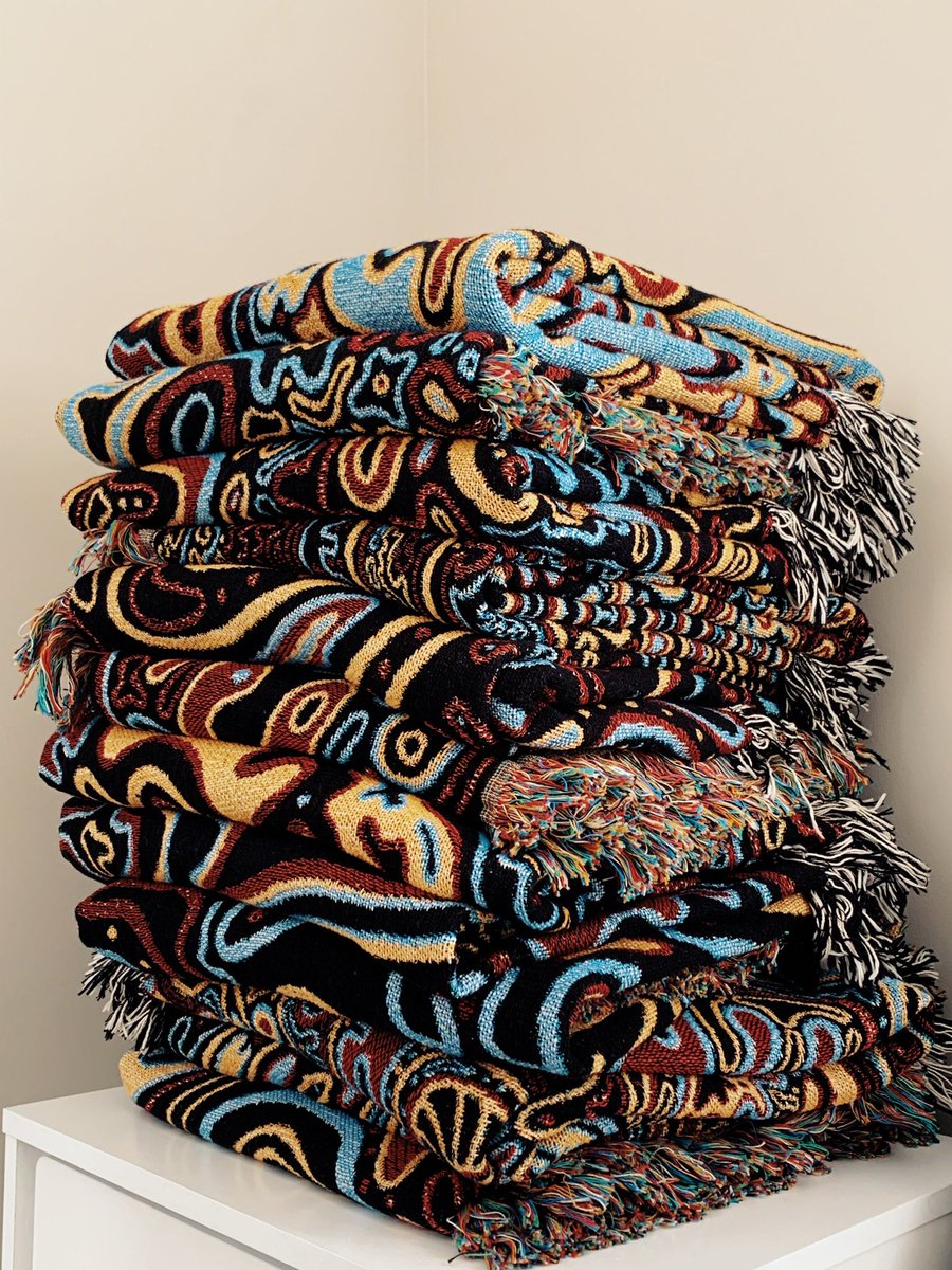 surrealistshay's tweet photo. doodle blankets https://t.co/2u3pdoVwRA