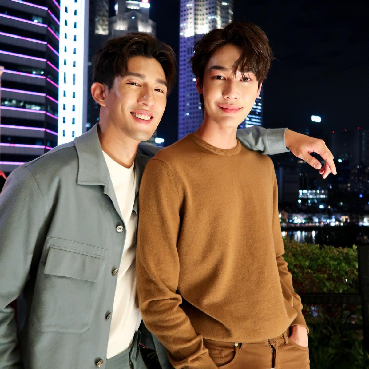 10dew30's tweet photo. IGs @dew_jsu
I hope you had a good day in Singapore🌃🥂
Get some rest and show us how great you look tomorrow☺🤎
Dew-kun, have a sweet dream😴💗
今度こそほんとに #GoodDewNight🌛
#dew_jsu
#ZEGNA
#DEWxZEGNA
#BornInOasi https://t.co/p0zwyrmQ3R