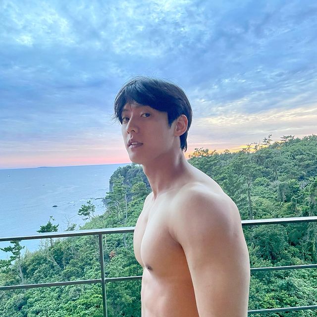 UpdateKBoys's tweet photo. JESUS! Atualização de Minhyuk, do BTOB, em seu Instagram pessoal. 🥵 https://t.co/jSo7lKMEaS