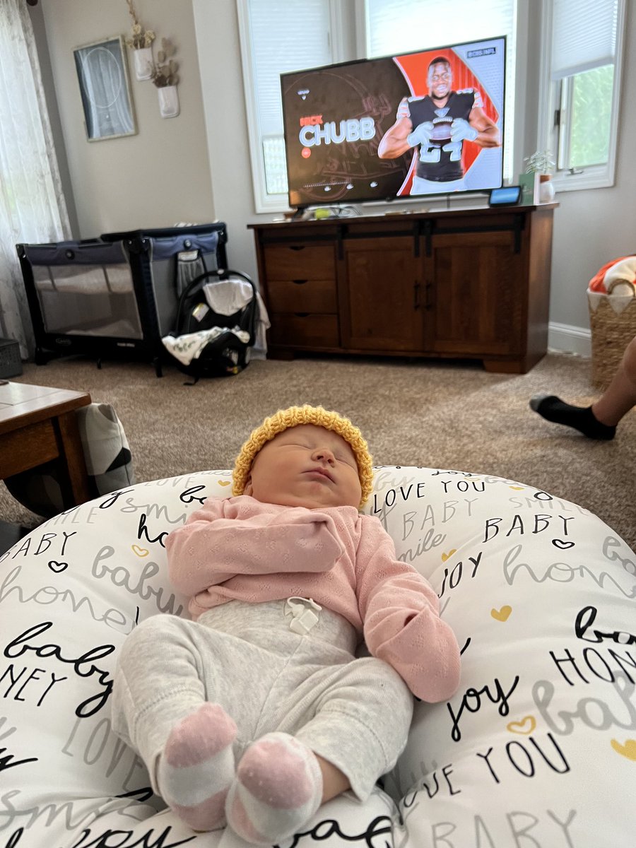 tiacorder's tweet photo. Not even home a half hour &amp; already watching her favorite team &amp; player @NickChubb @Browns #GoBrowns https://t.co/LGv93HOwDB