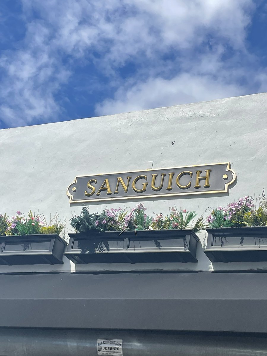 DonDim3lo's tweet photo. Back in #miami for a business trip!!! Started it right getting a sanguich #dale https://t.co/yDQwfegnSt