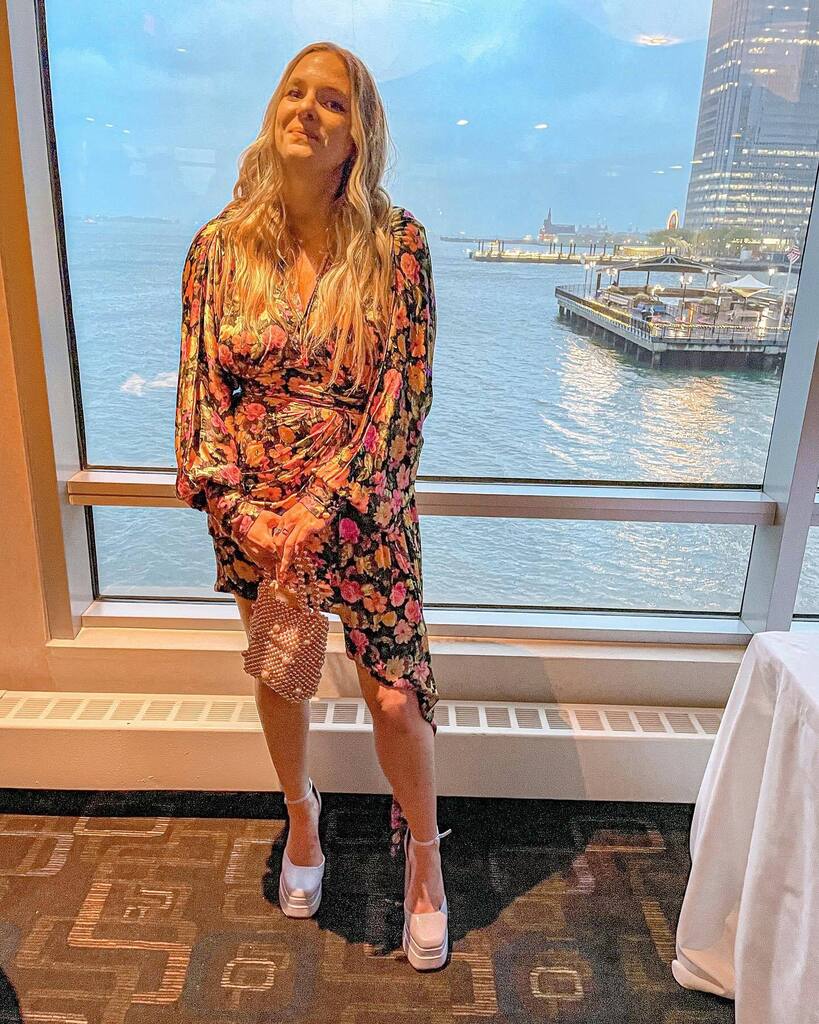 dressesdaylight's tweet photo. October 2022 is going to be one for the books. Insanely busy, hectic and full of celebration. We started it off strong by celebrating my cousin Erin marrying her #soulmate last night in North Jersey. NJ has been the state I’ve lived most of my life and a… https://t.co/jLKdJm7r8n https://t.co/TfDrkqkEAM