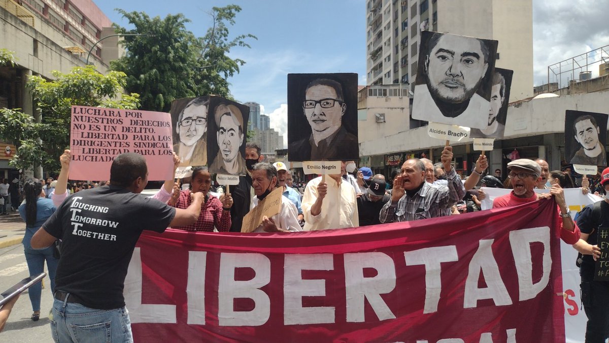 graficasmayorca's tweet photo. Lamentablemente la oposición venezolana no tiene la fuerza necesaria, para obligar a el régimen,  a  dialogar, negociar  los temas que le interesan a los venezolanos https://t.co/dsLaQCeteU