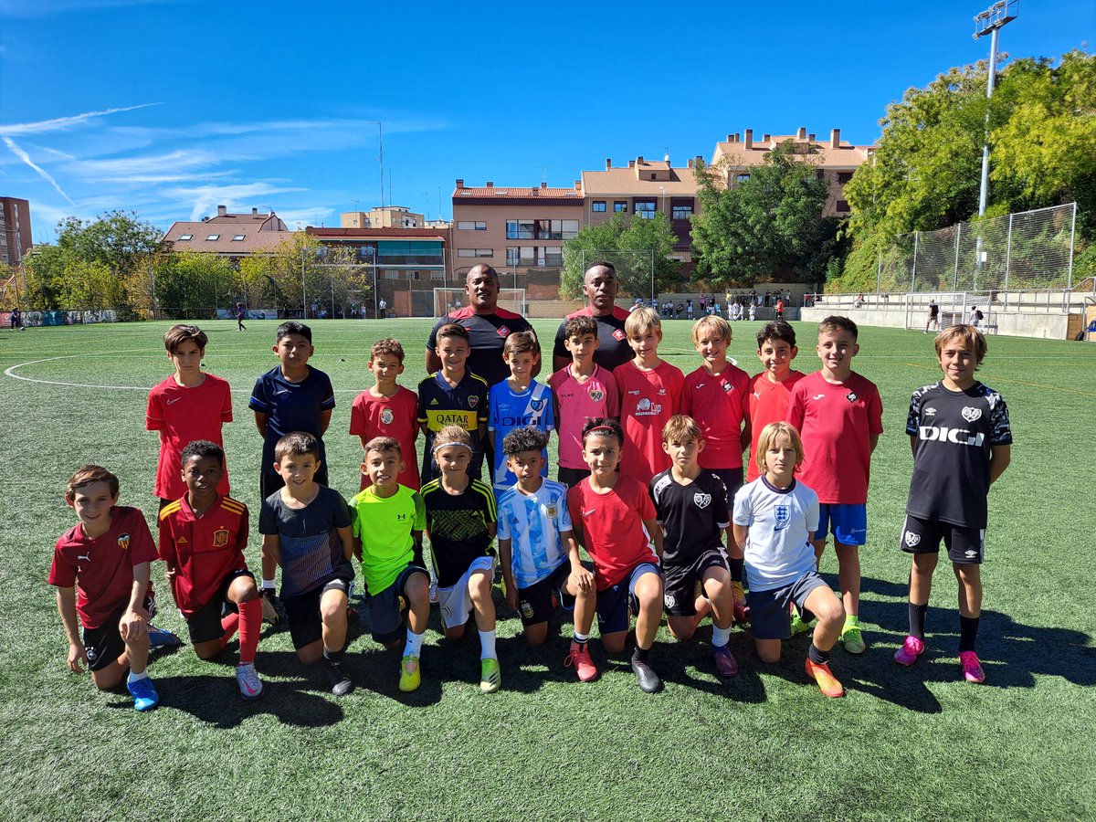 Soccerschool10's tweet photo. Hoy hemos comenzado después de la tecnificación anual, una tecnificación de Alto Rendimiento. 
Muchas esperanzas e ilusiones puestas en este nuevo proyecto.
Imposible realizarlo sin el trabajo de Guillermo Martin La Rosa y Edson Reynal .
Alta intensidad, procesos cognitivos, ... https://t.co/xD1rMnfhqa