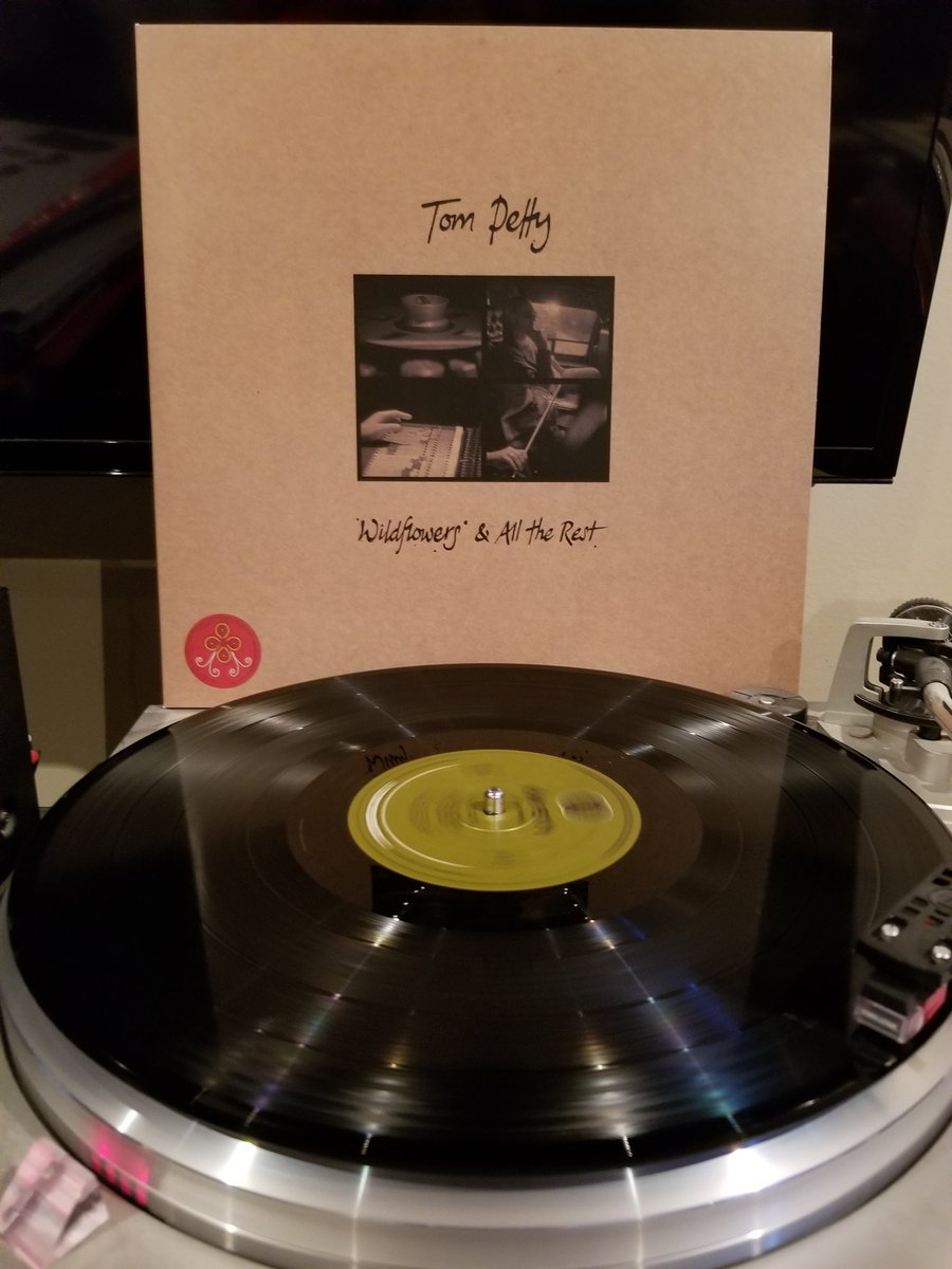 SpinVinyl1's tweet photo. Remembering rock icon Tom Petty who died 5 years ago today. Taken from us way too damn soon. From his work with the Heartbreaker to solo albums and the Wilbury's everything he touched was gold.
#TomPetty #Wildflowers #YouDontKnowHowItFeels #vinylrecords https://t.co/UmH5Xaz4zc