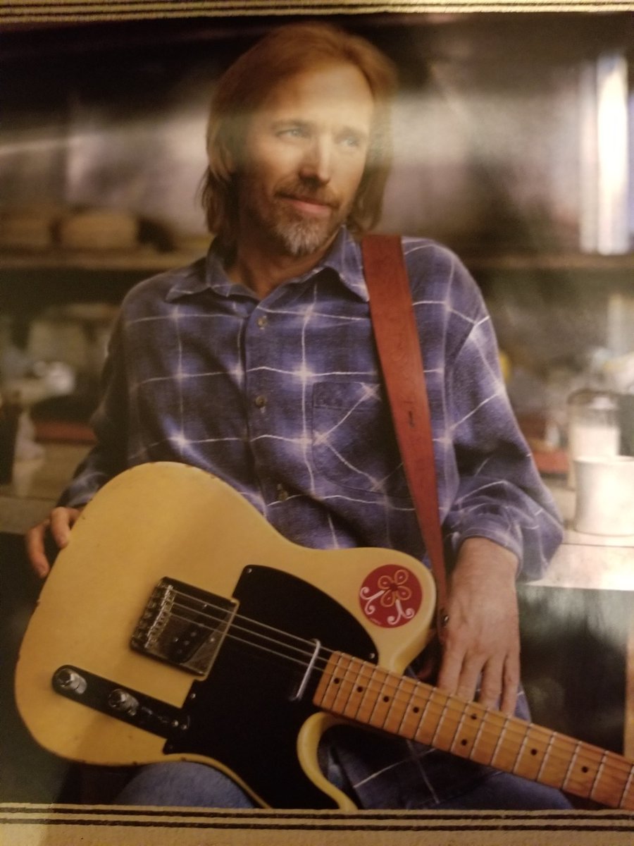 SpinVinyl1's tweet photo. Remembering rock icon Tom Petty who died 5 years ago today. Taken from us way too damn soon. From his work with the Heartbreaker to solo albums and the Wilbury's everything he touched was gold.
#TomPetty #Wildflowers #YouDontKnowHowItFeels #vinylrecords https://t.co/UmH5Xaz4zc
