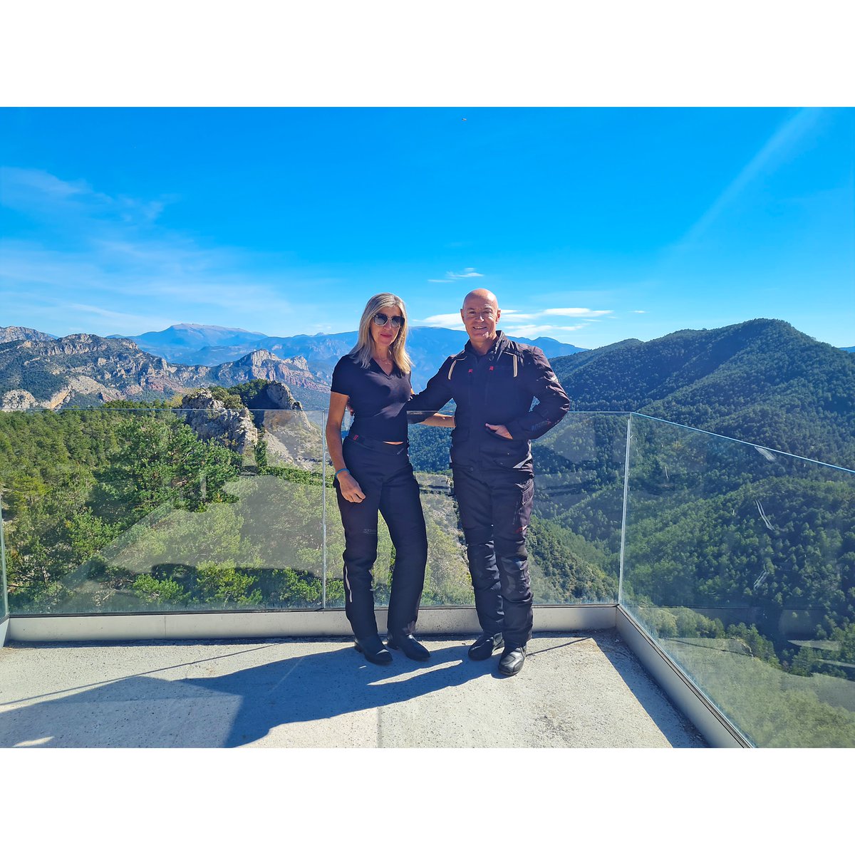 DibujanteJuanma's tweet photo. 2/10/2022-Fin de semana, recorriendo una pequeña parte del pirineo Catalan. Bonitos lugares, buenos momentos, que en tu compañía se vuelven extraordinarios
#vielha #andorra #sort #elpontdesuert #lapobladesegur #tremp #colldenargo #moto #turismo https://t.co/la5d6zPrBf