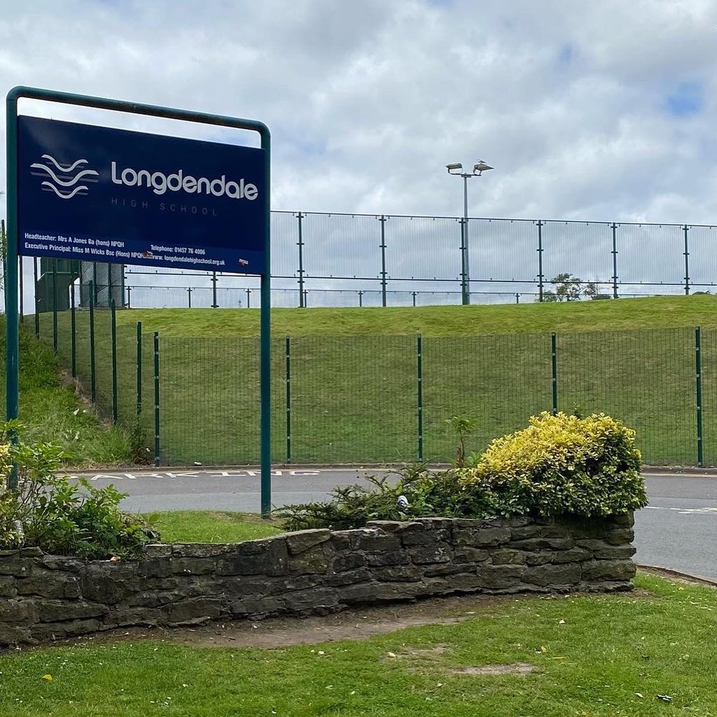 MarkStorie6's tweet photo. Great to see a successful launch of @FCHollingworth new ladies football session @LHS_HighSchool on Saturday ⚽️ well done ladies &amp; great initiative &amp; project @FCHollingworth @vangunner #ThisGirlCan @Cheshire_FA @StamfordTrust https://t.co/8BYLUzKrUo